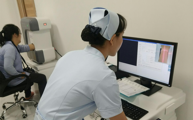操作醫(yī)生免受任何照射劑量，保證操作醫(yī)生長(zhǎng)期操作安全